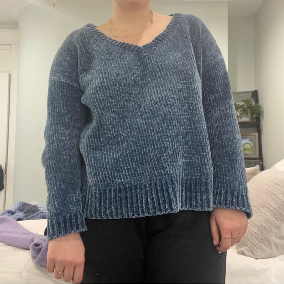 Gap v-neck sweater | medium | perfect used condition - Picture 2 of 4